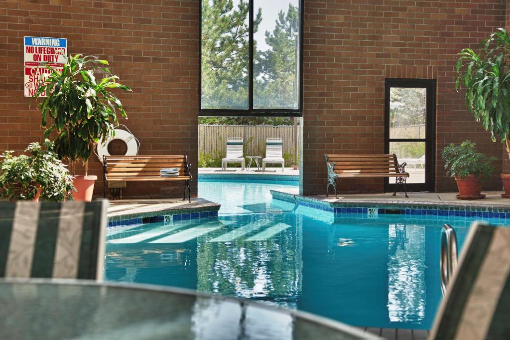 Bazén v ubytování Coast Wenatchee Center Hotel nebo v jeho okolí