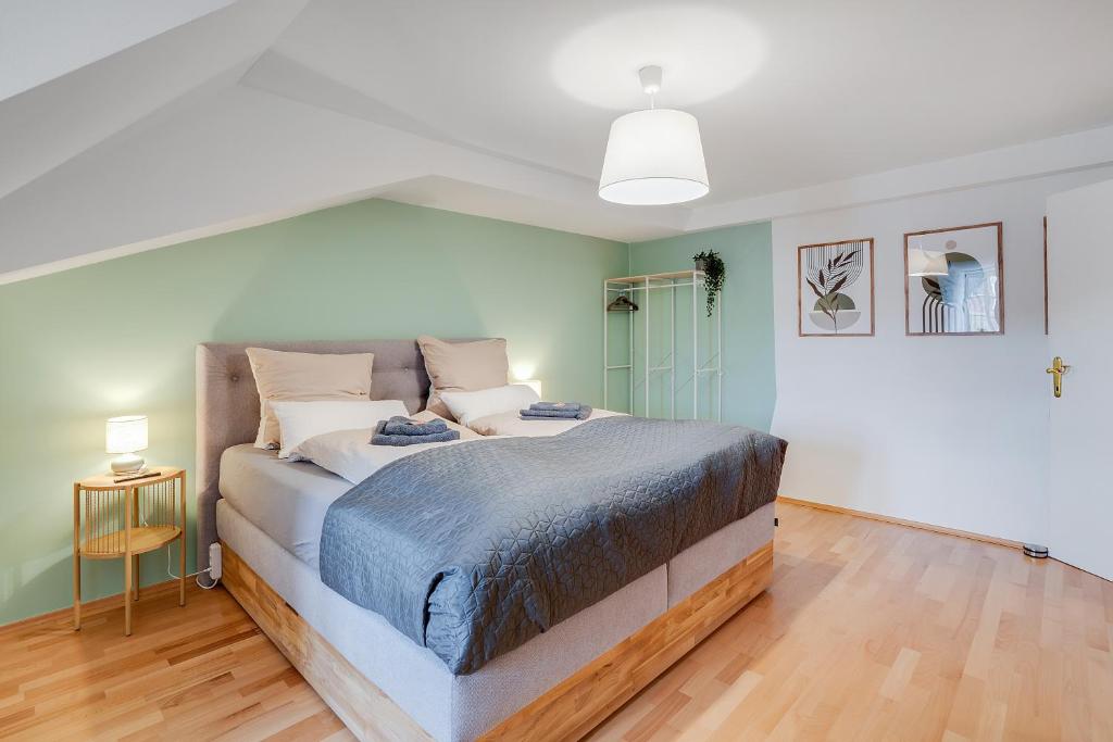 Schlossberg Panorama Suite - 3BR & Free Parking in Altstadt by HERO HOMES Graz
