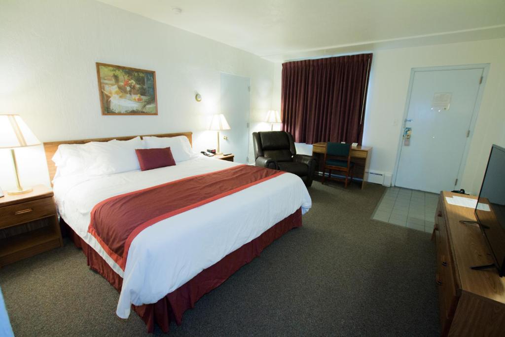The Chalet Motel photo