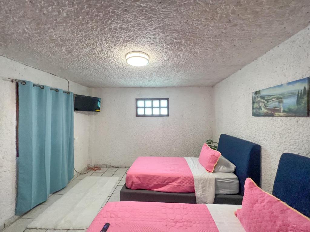 Postel nebo postele na pokoji v ubytování Hotel RJ Querétaro