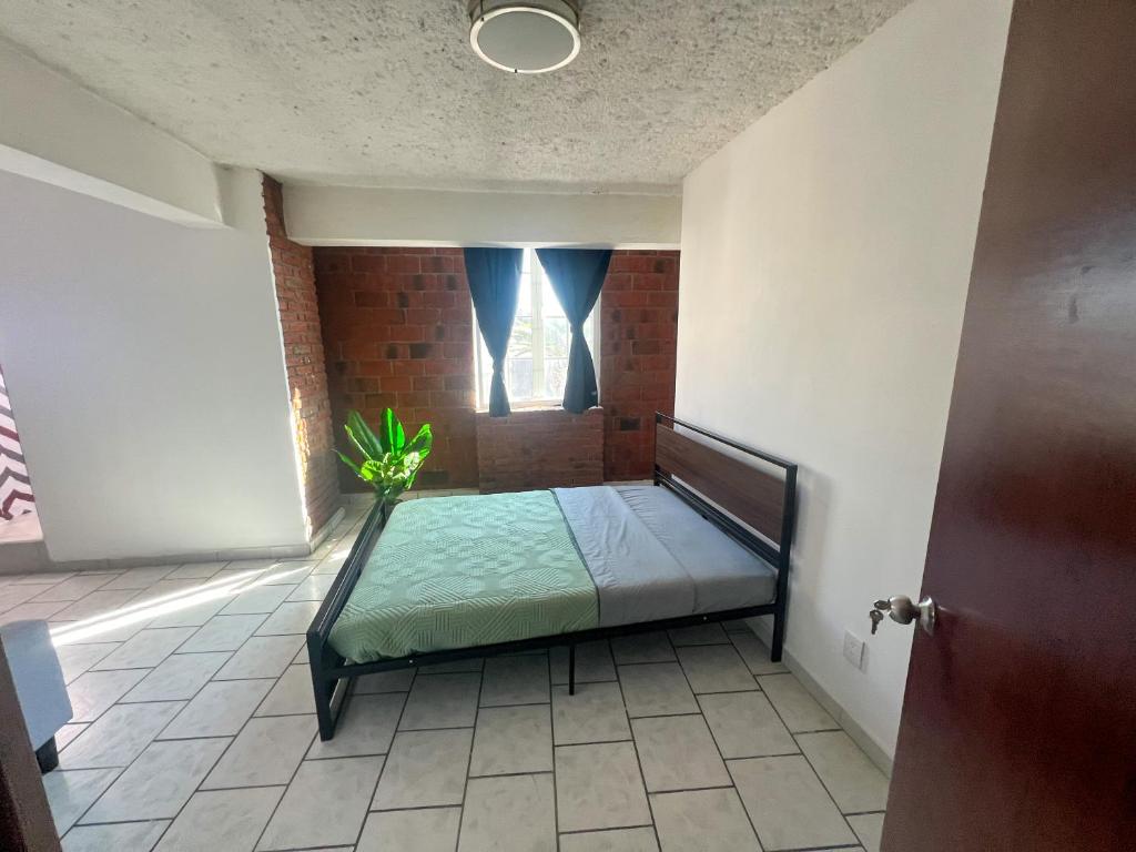 Postel nebo postele na pokoji v ubytování Hotel RJ Querétaro