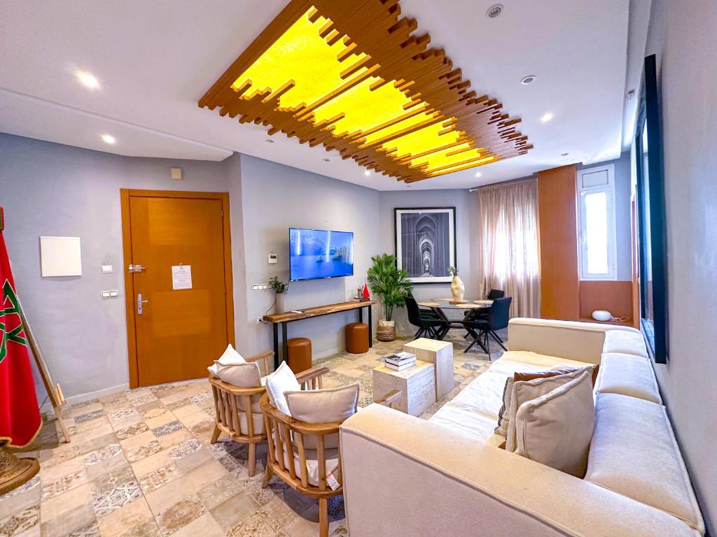 Et opholdsområde på Downtown Gem - Central Rabat apartment in a 1910 Building