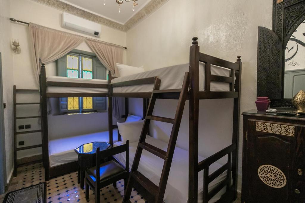 Postel nebo postele na pokoji v ubytování Riad Skilfo