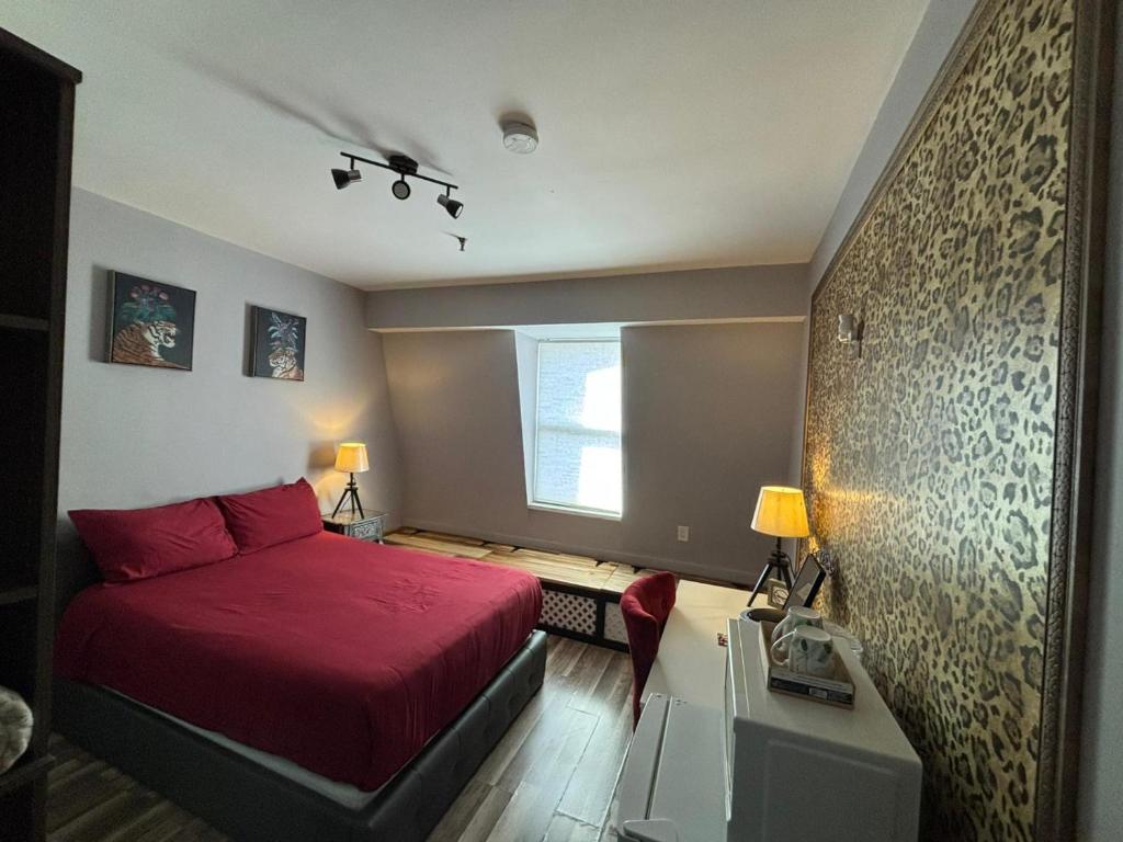 Postel nebo postele na pokoji v ubytování Queen Nest Hotel