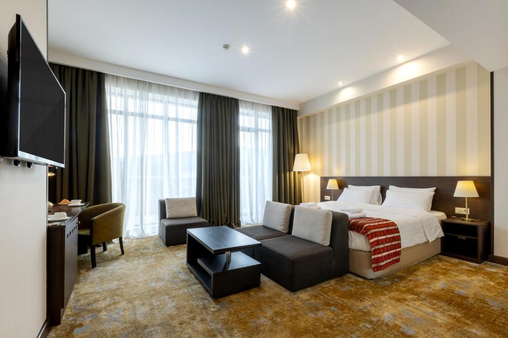 TV a/nebo společenská místnost v ubytování Citrus Hotel