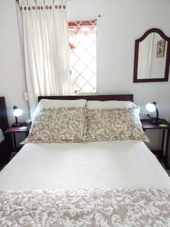 Postel nebo postele na pokoji v ubytování Hostal CORALES