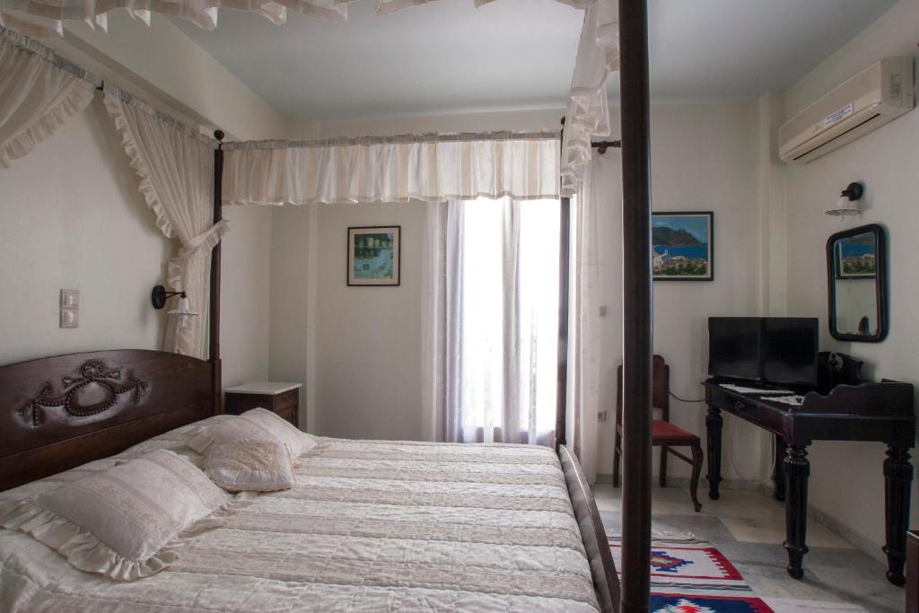 Postel nebo postele na pokoji v ubytování Chateau Zevgoli