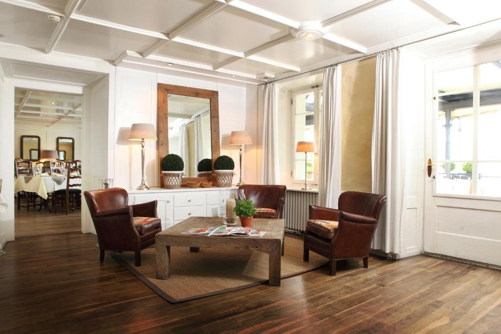Posezení v ubytování Hotel Hirschen am See
