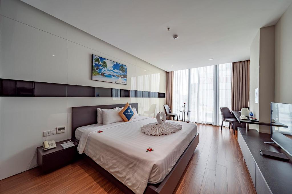 Giường trong phòng chung tại Poseidon Nha Trang Hotel