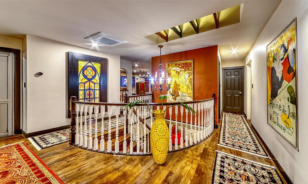 Neocolonial Nouveau Kensington Vacation Home photo