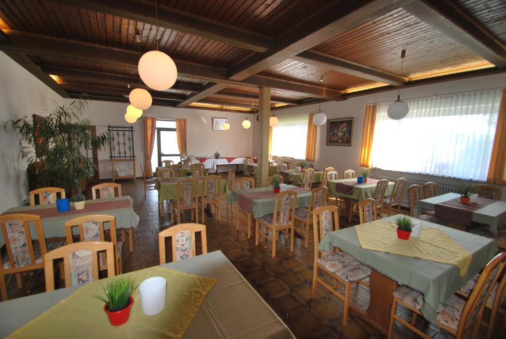 Restaurace v ubytování Hotel Gasthof am Waldeck
