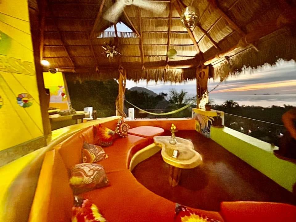 Un lugar para sentarse en The Hippie Palace a sublime experience