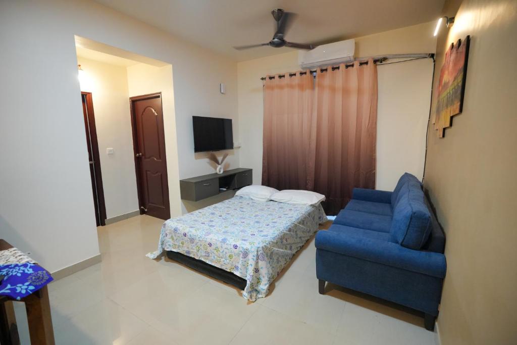 TV a/nebo společenská místnost v ubytování 1 BHK Near Varca Beach