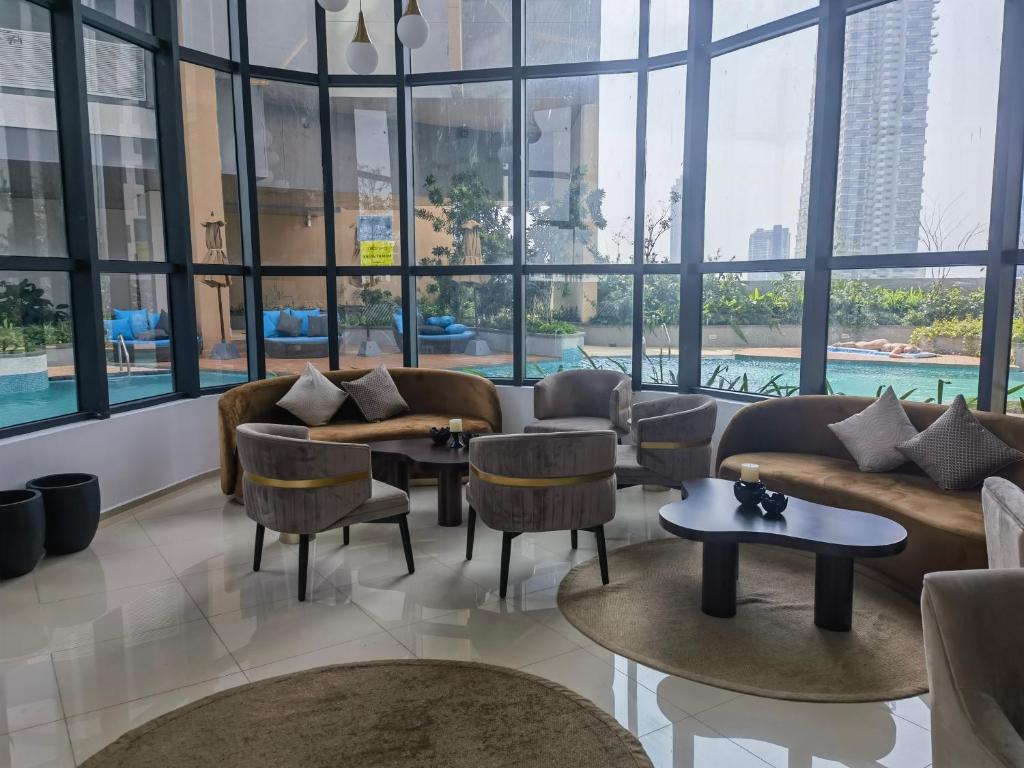 Colombo Trizen J&J future Apart ment - 5