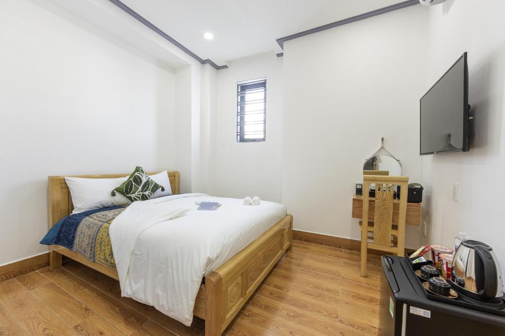 TV a/nebo společenská místnost v ubytování Cỏ Hai Lá Homestay