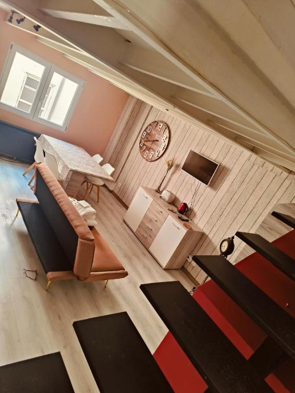 an overhead view of a living room with a couch and a clock at WHITE House in Burgos