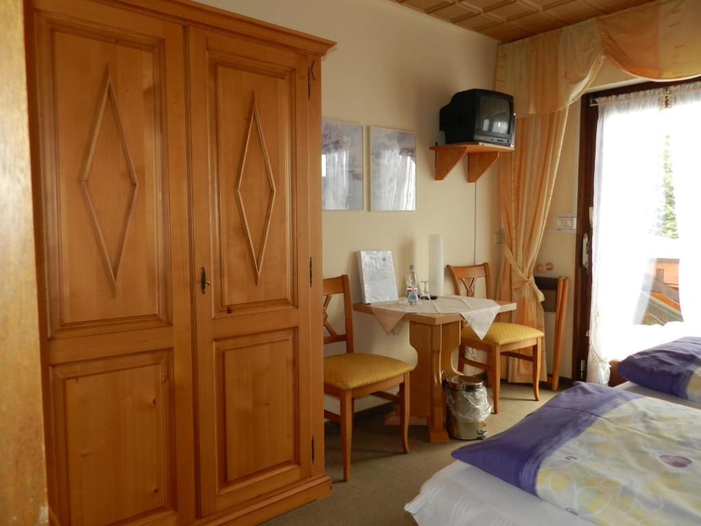 Postel nebo postele na pokoji v ubytování Hotel Dachsberger-Hof