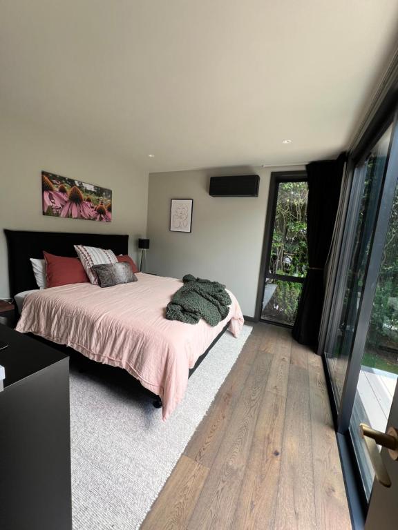 Long Dog Studio - Central city - Resim 2