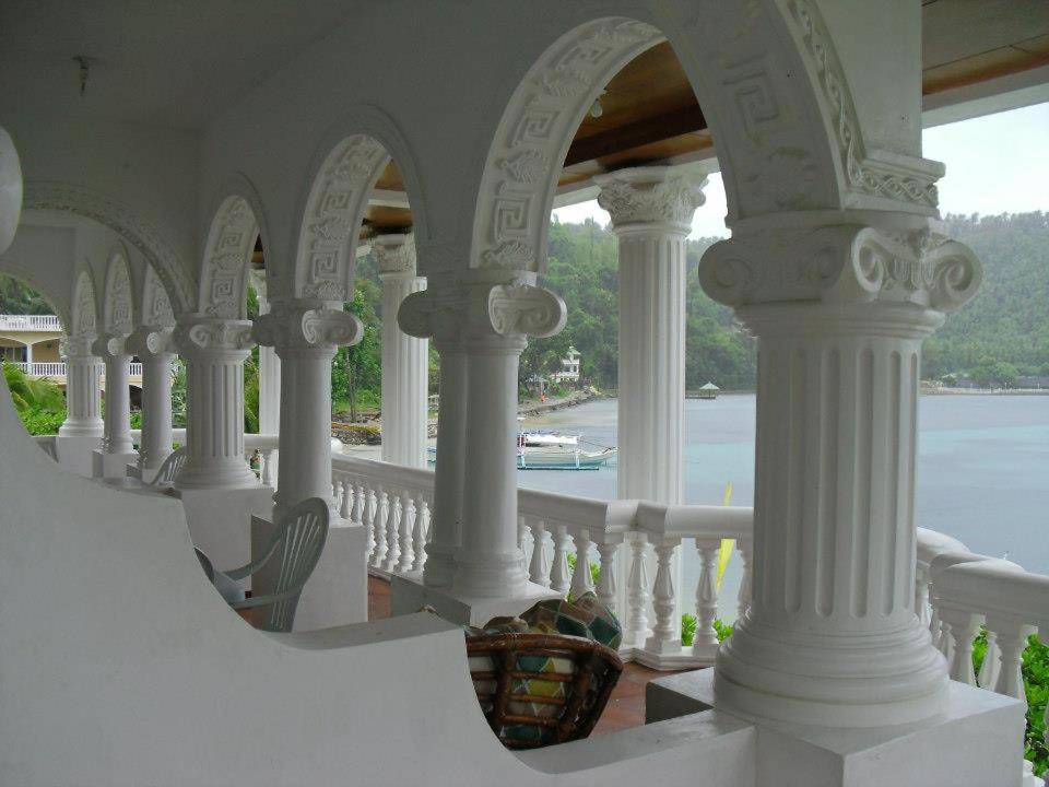 Blue Crystal Beach Resort - Deluxe King Suite