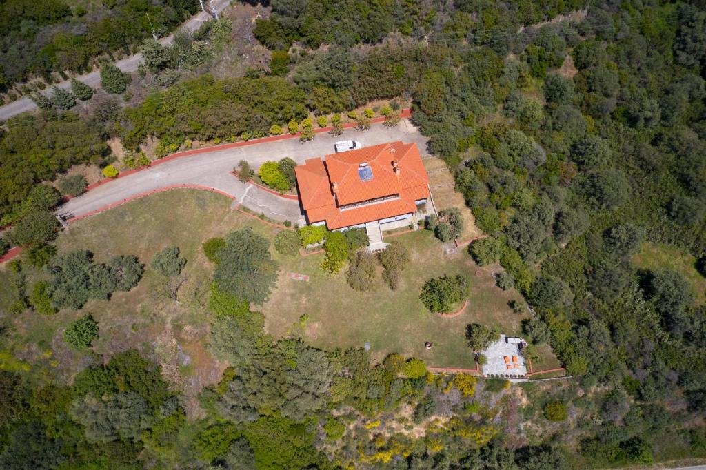 Beachfront villa with huge garden, 3br, Halkidiki с высоты птичьего полета