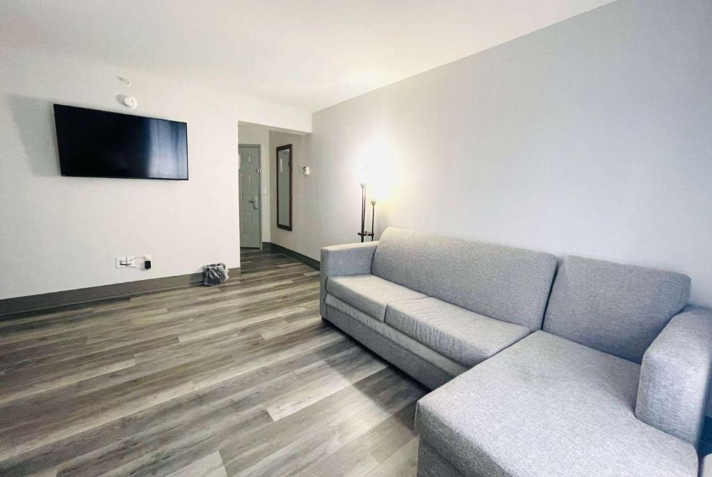 La Quinta by Wyndham Birmingham Homewood photo