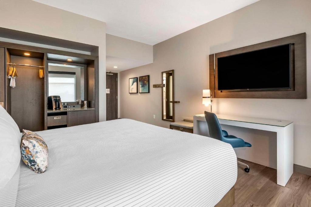 Cambria Hotel Orlando Airport photo