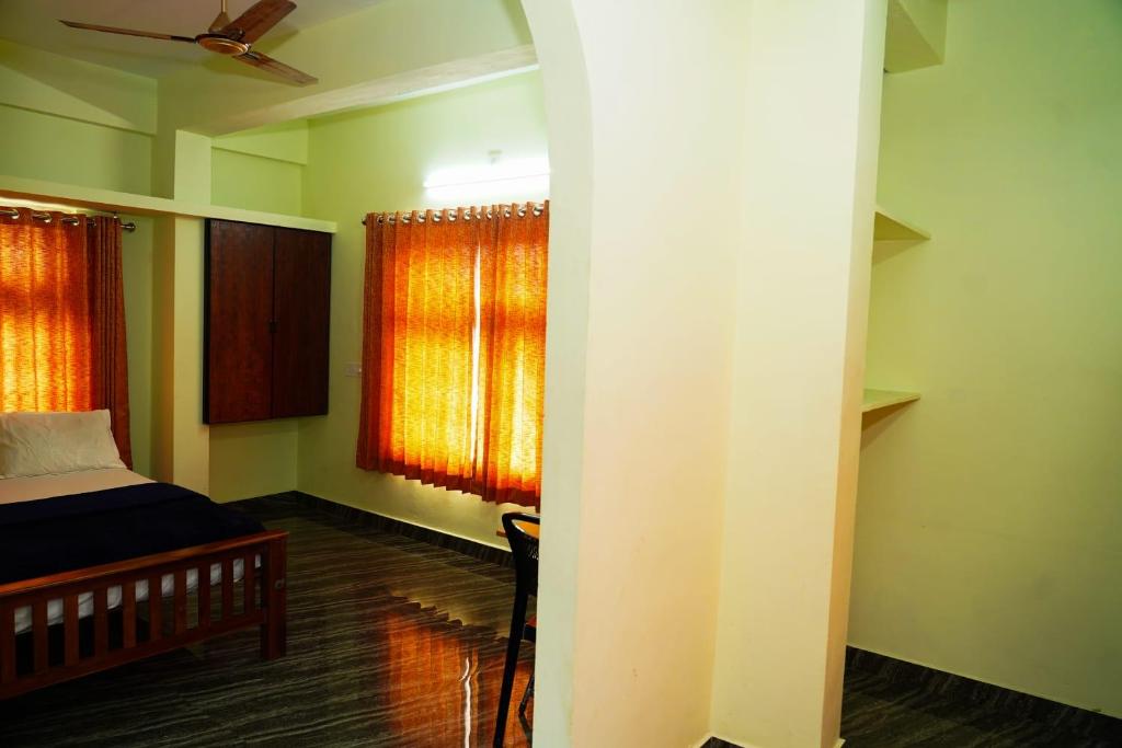 Postel nebo postele na pokoji v ubytování Elegant Homestay