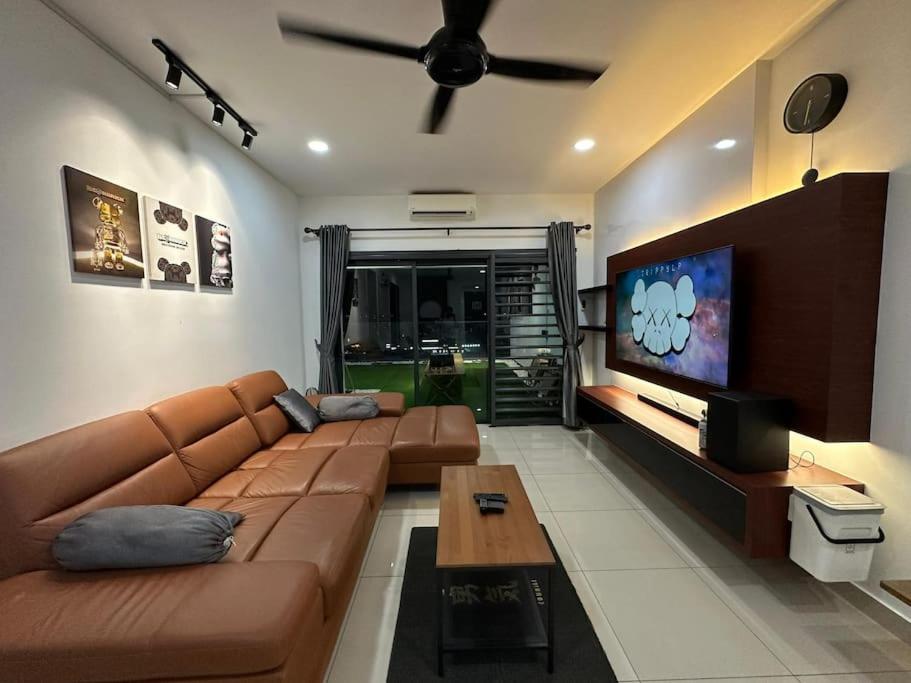 Μια τηλεόραση ή/και κέντρο ψυχαγωγίας στο Luxury Big Balcony 180 CityView