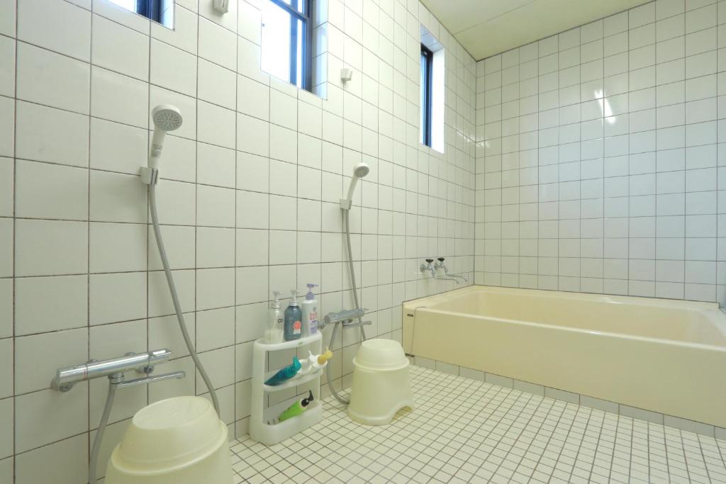 Koupelna v ubytování 民宿たかはま Takahama Guest house