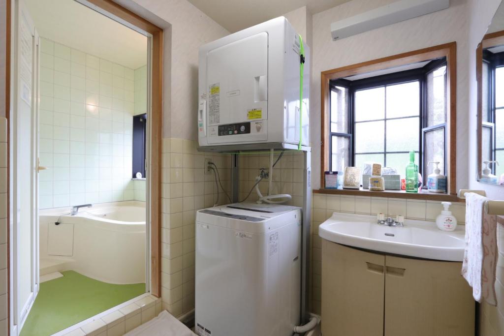 Koupelna v ubytování 民宿たかはま Takahama Guest house