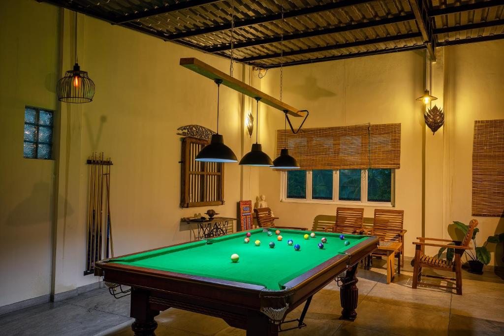 Biliár nebo kulečník v ubytování Hiru Hotel