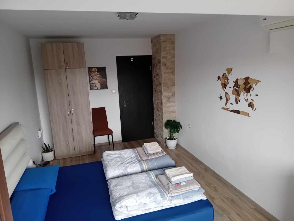 A bed or beds in a room at Park View Apartment Plovdiv with Parking