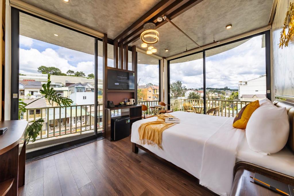 Postel nebo postele na pokoji v ubytování Phuc Hai Hotel Da Lat
