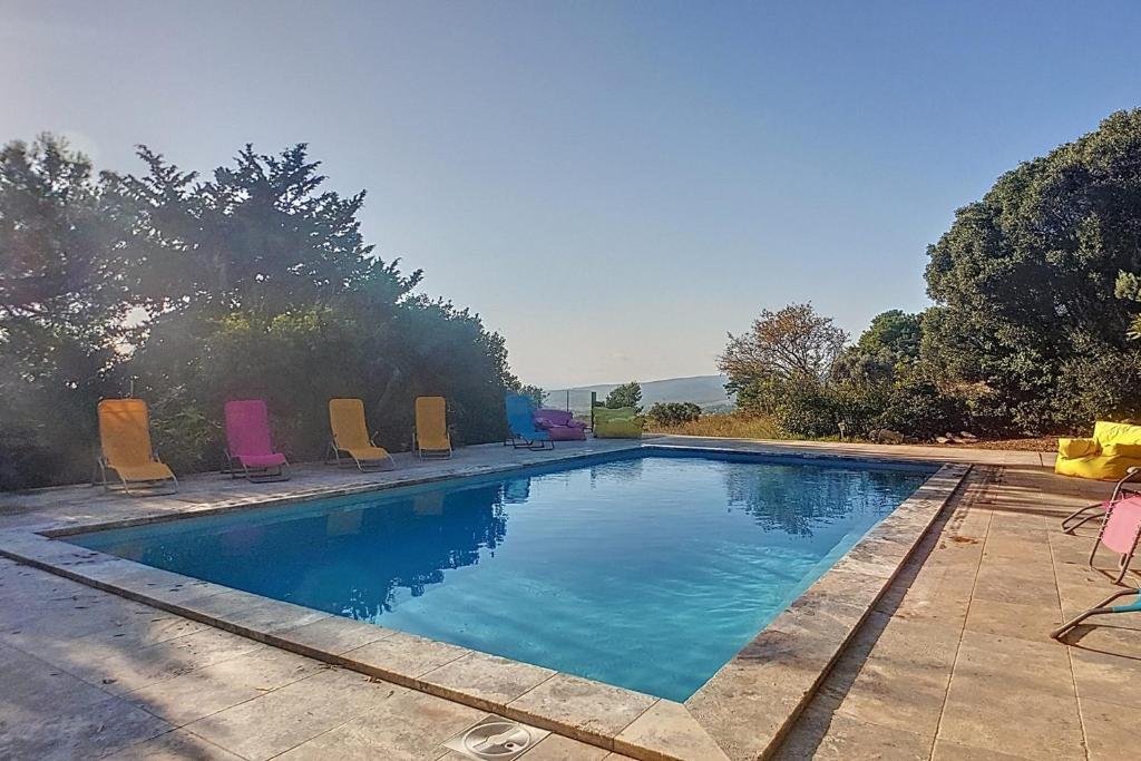The swimming pool at or close to Spacious house with pool in Castellet