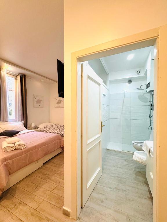 Modern Room with private bathroom - Chambre Double Avec Salle De Bain Privée