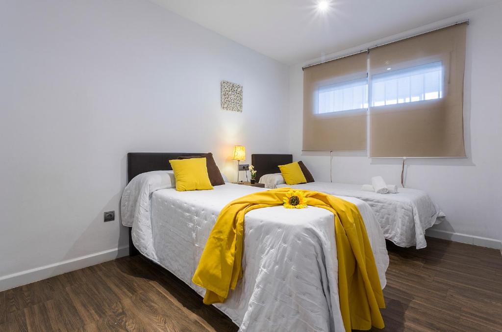 Postel nebo postele na pokoji v ubytování Playa Victoria Paseo Marítimo 3 Rooms