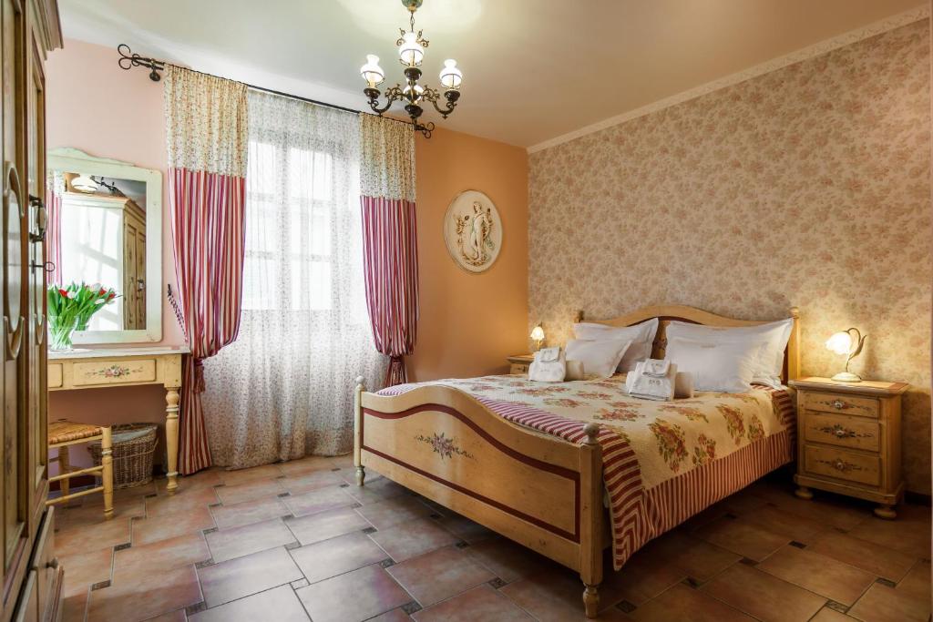 Una cama o camas en una habitación de Hotel Monte Cristo
