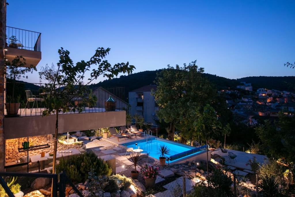 Bazén v ubytovaní Pool Villa Rogac alebo v jeho blízkosti