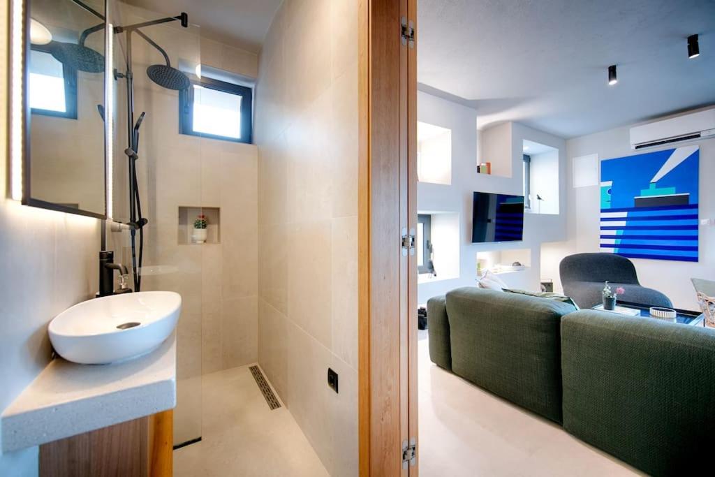 Kúpeľňa v ubytovaní Pool Villa Rogac