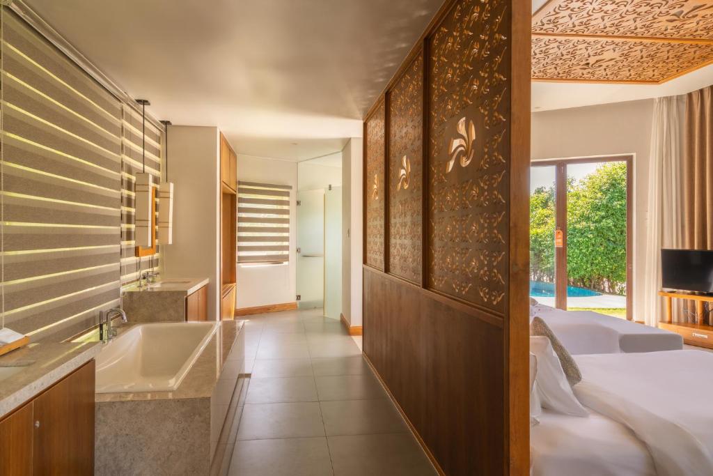 Biệt Thự Luxury Bên Hồ Bơi