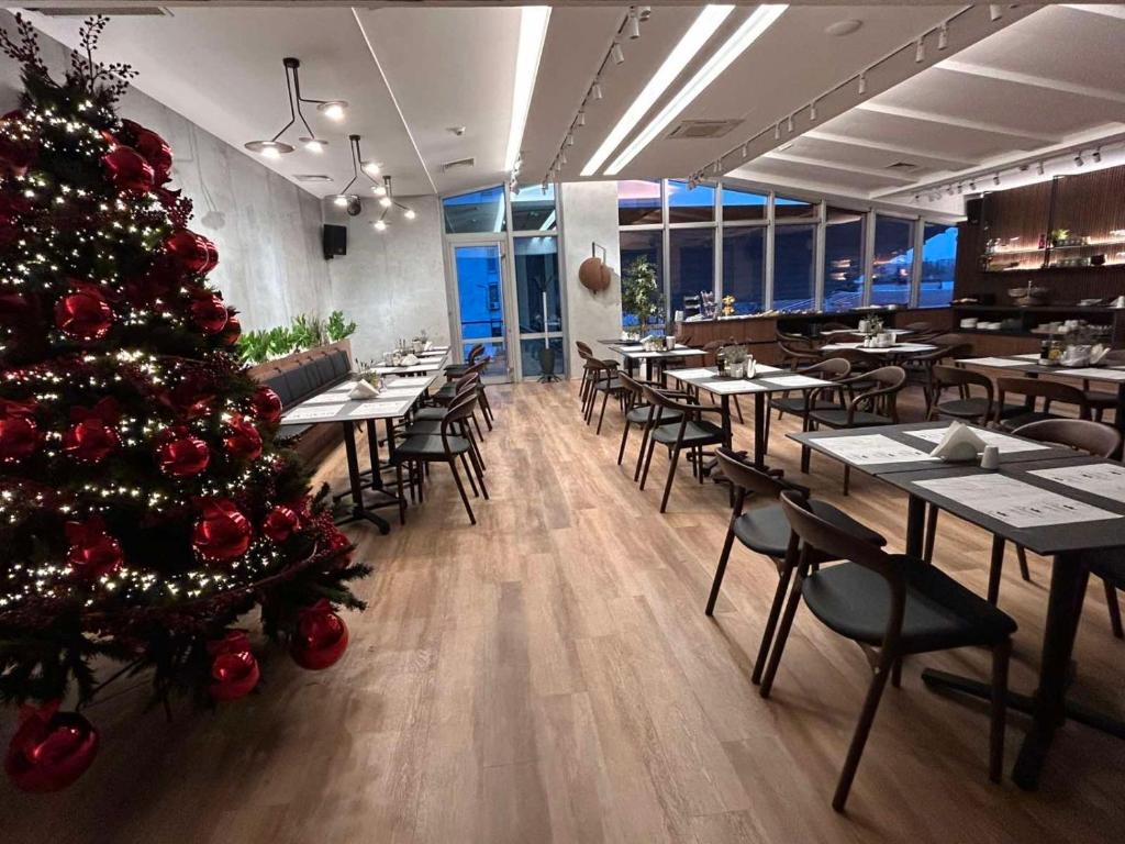 Restaurace v ubytování Queen's Hotel - Zebra Centre
