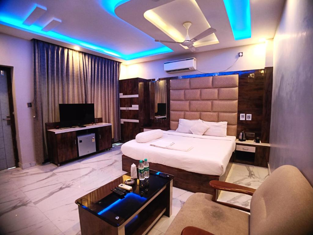 TV a/nebo společenská místnost v ubytování Samudra Bilas Resort, Mandarmoni