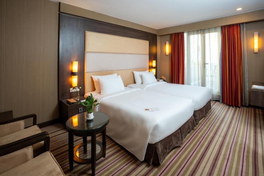 Postel nebo postele na pokoji v ubytování Silk Path Hotel Hanoi