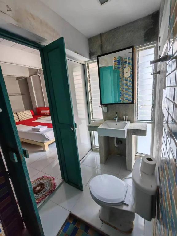 Madam Inn Patong - Resim 5