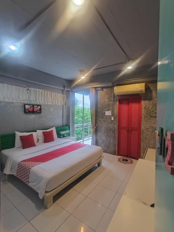 Madam Inn Patong - Resim 6