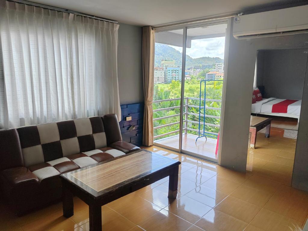 Madam Inn Patong - Resim 13