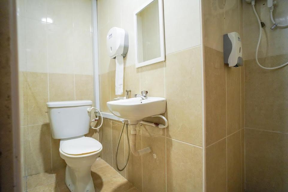 Koupelna v ubytování B Link Hotel