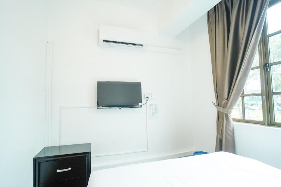 TV a/nebo společenská místnost v ubytování B Link Hotel