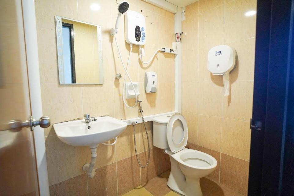 Koupelna v ubytování B Link Hotel