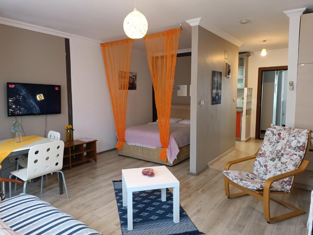 TV a/nebo společenská místnost v ubytování The City Residence Hotel